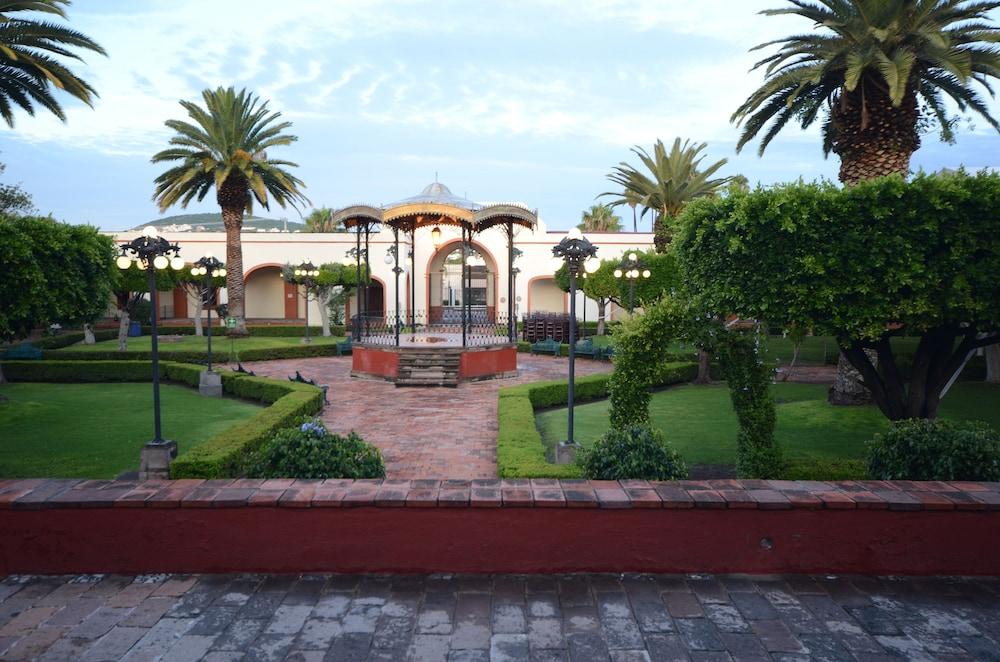Mision Grand Juriquilla Hotel Exterior photo