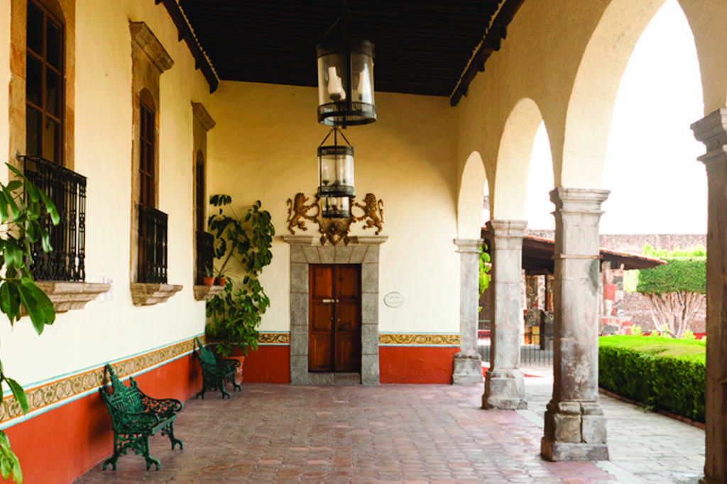 Mision Grand Juriquilla Hotel Exterior photo