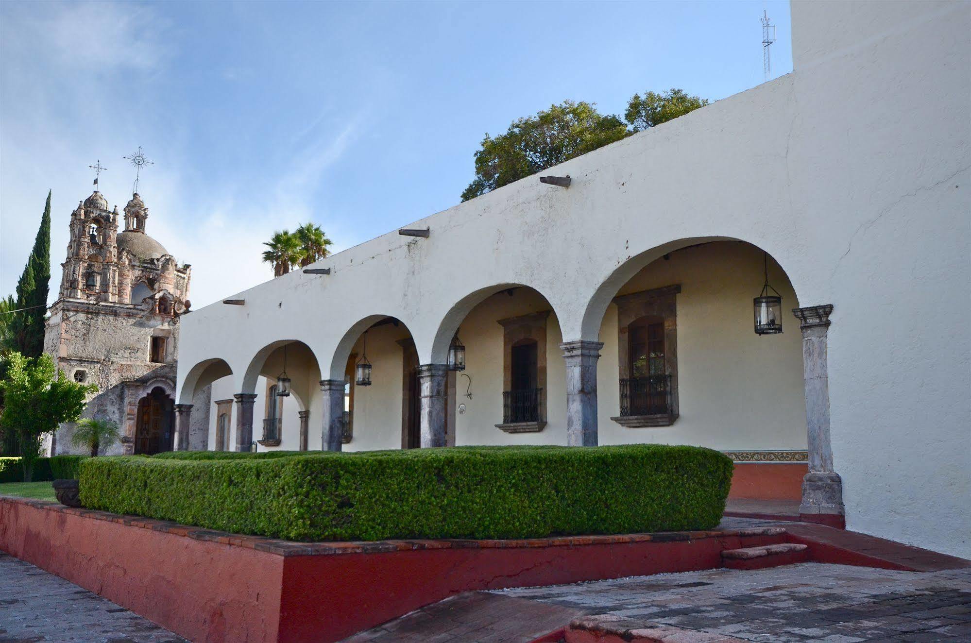 Mision Grand Juriquilla Hotel Exterior photo