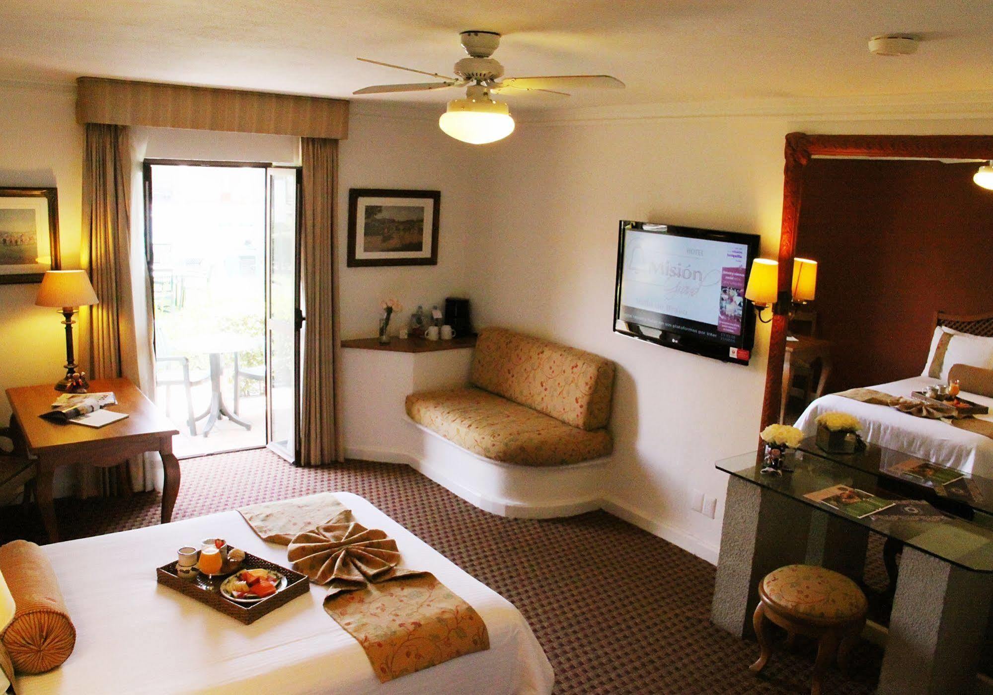 Mision Grand Juriquilla Hotel Exterior photo