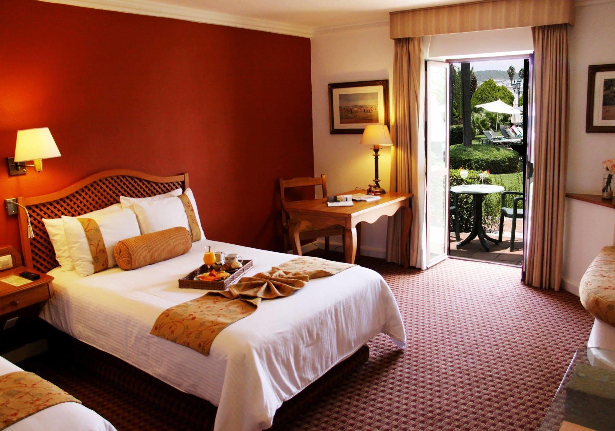 Mision Grand Juriquilla Hotel Exterior photo